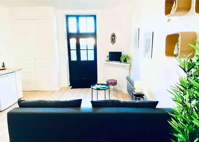 Jolie Maison Avec Jardin Au Calme En Ville